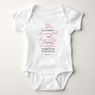 Kristen typografi. Proverbs31:25. Hon laughs. Tee