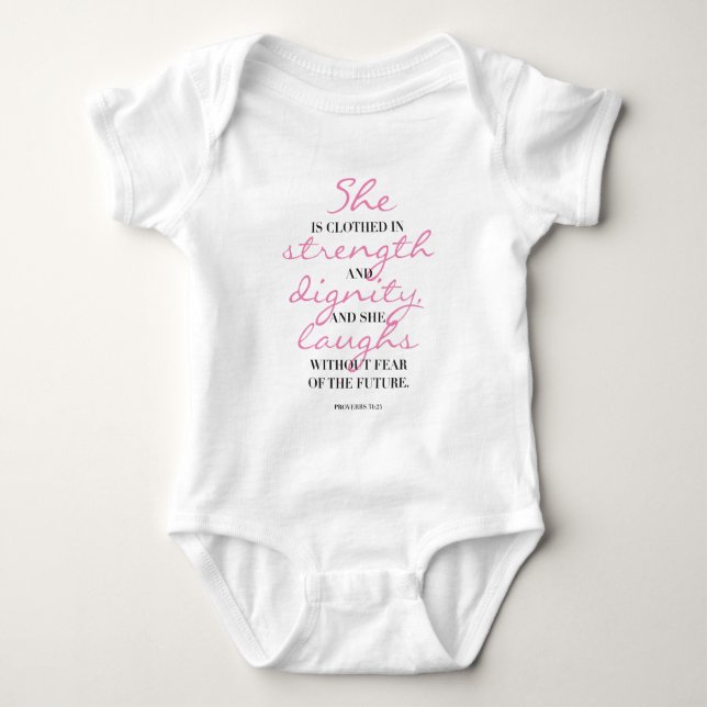 Kristen typografi. Proverbs31:25. Hon laughs. Tee (Framsida)