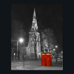 Kristus Church, Chiswick Poster<br><div class="desc">Kristus Church on Turnham Grönt,  Chiswick i svartvitt med röda telefonboxar</div>
