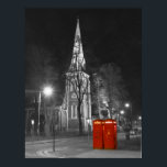 Kristus Church, Chiswick Poster<br><div class="desc">Kristus Church on Turnham Grönt,  Chiswick i svartvitt med röda telefonboxar</div>