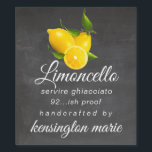 Krita tavla look Limoncello Spritflaska Etikett |<br><div class="desc">Bakgrundsbild med krit tavla-känsla med modern digital teckning av gula citroner. Limoncello etikett för hög flask. Personlig text i trendig typsnitt. Anpassa alla teckensnitt och text. Hemmagjord hantverk av dig. Beställ extra för sista-minuten presenter. För att se hela sortimentet av Limoncello-likörer, besök "The Hungarican Princess - A Boutique™" @zazzle.com/hungaricanprincess. Titta...</div>