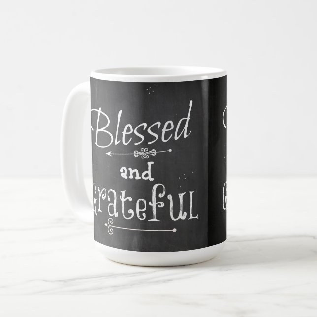 Krita tavla typografi välsignad och tacksam kaffemugg (Framsida vänster)