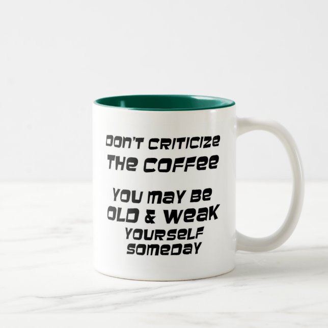 Kritisera inte kaffet som du kan vara gammal & Två-Tonad mugg (Höger)