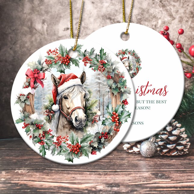 Krmello-häst, blåbär och krans julgransprydnad keramik (Cremello horse Christmas holly berry wreath Ceramic Ornament)