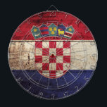 Kroatienflagga på gammalt Wood korn Piltavla<br><div class="desc">Känselförnimmelsen frigör för att ändra designen enligt dina egna preferenser. Du kan ändra designläget,  riktningen,  bakgrundsfärgerna och formatet. Också kan du tillfoga din egna text eller sloganuppsättningen dess stilsort,  läge och format,  all för att skapa den ultimat personliga gåvan för dig och dina älskade.</div>