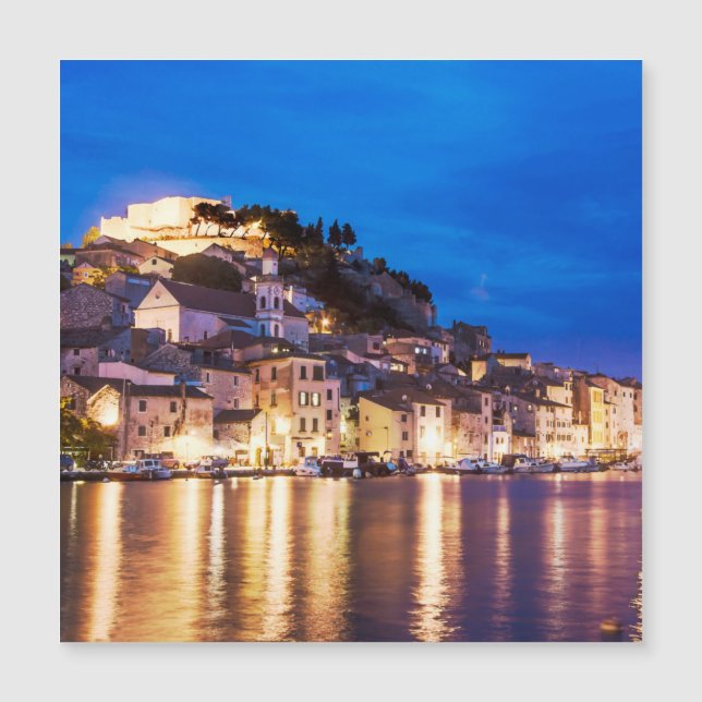 Kroatiska staden Sibenik nattetid (Framsida)