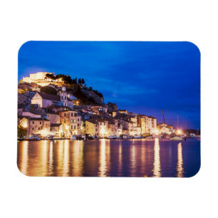 Kroatiska staden Sibenik nattetid Magnet