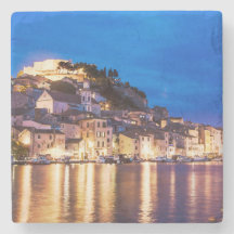 Kroatiska staden Sibenik nattetid