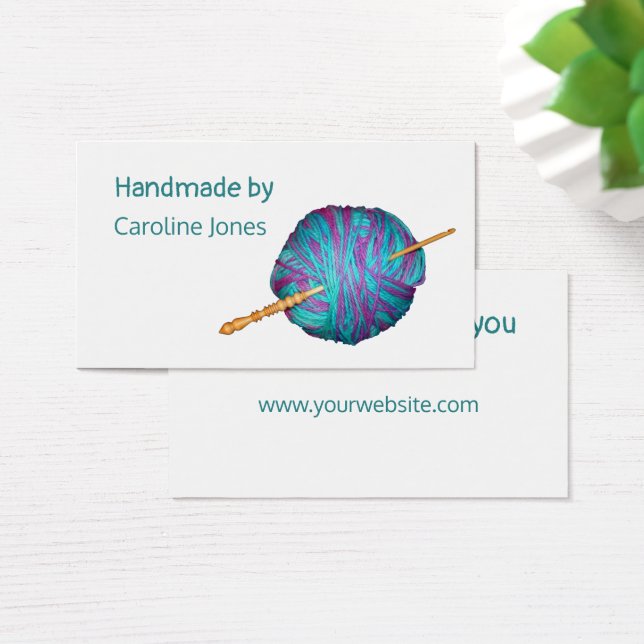 Krok och garn handgjorda av vita kort (Skivbord)