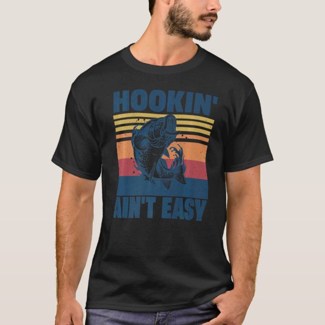 Krokning är inte lätt  Fiske  Fiskare T Shirt (Framsida)
