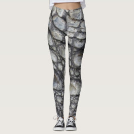 Krokodilen flår avbildar att lägga benen på ryggen leggings