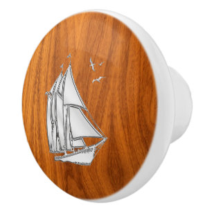 Krom segelbåt på Teak Wood Grain Print Knopp