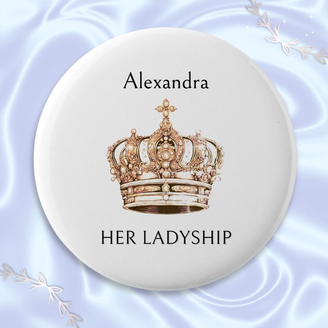 Krona Humor Hennes stilskepp Personlig Badge Knapp (A personalized novelty button badge with funny 'Her Ladyship' caption and golden crown picture)