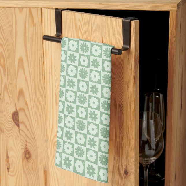 Kronblad i tystnad 03. Blommönster. Kökshandduk (Thirds Fold)