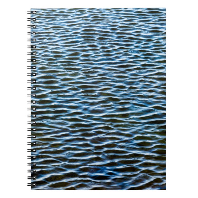 Kroppen i vatten under dagtid anteckningsbok (Framsidan)