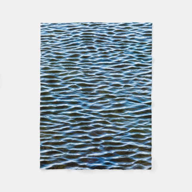 Kroppen i vatten under dagtid fleecefilt (Framsidan)