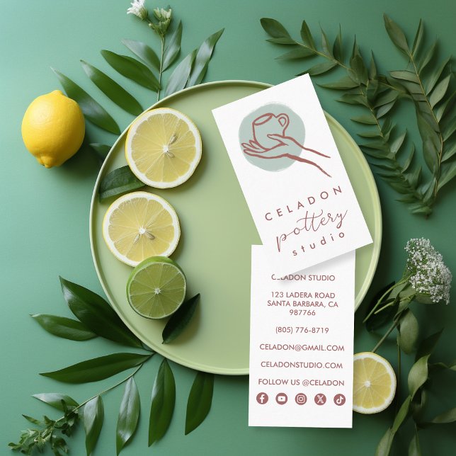 KRUKMAKAR STUDIO Eleganta Handritade Ikoner  Visitkort (POTTERY Ceramics Studio Elegant Hand-drawn Social media Icons Business Card
)