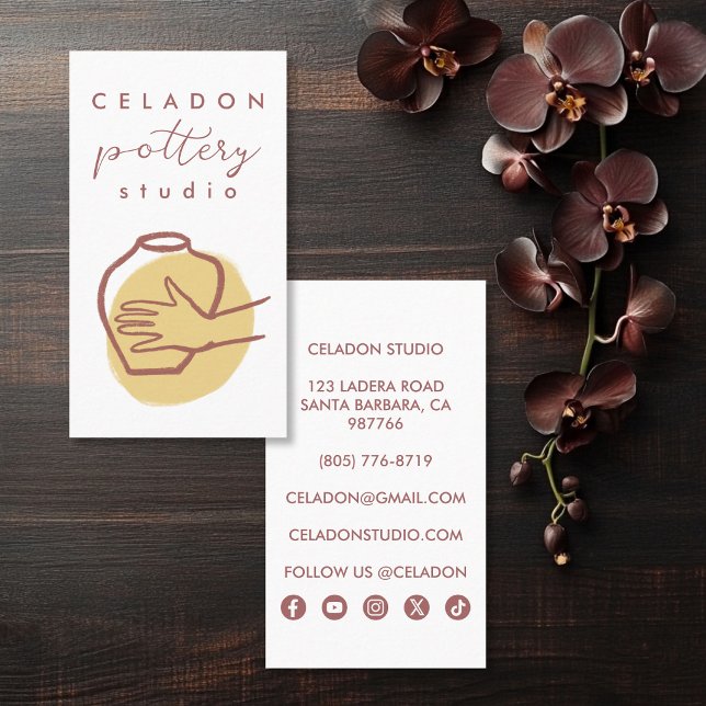 KRUKMAKAR STUDIO Eleganta Handritade Ikoner  Visitkort (POTTERY Ceramics Studio Elegant Hand-drawn Logo Social media Icons Business Card
)