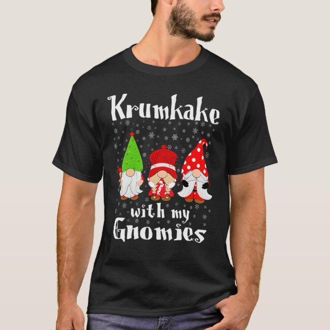 Krumkake With My Gnomies - Norwegian Waffle Cookie T Shirt (Framsida)