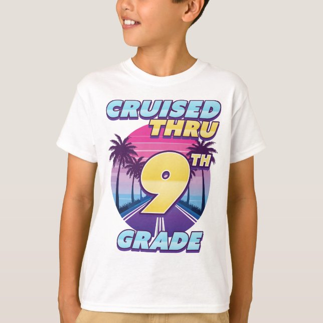 Krympat Thru 9:e Klass Studenten T Shirt (Framsida)