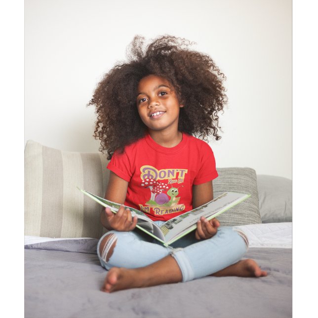 Kryp mig att jag läser Cute Snigel T Shirt (cute snail tee for young bookworms—made for kids who read anywhere, anytime.)