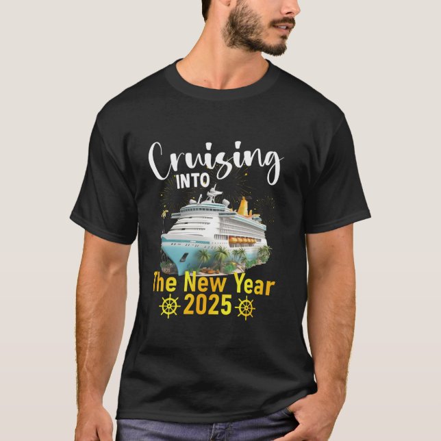 Kryssning av kumsinbesättning till nyår Kväll 2025 T Shirt (Framsida)