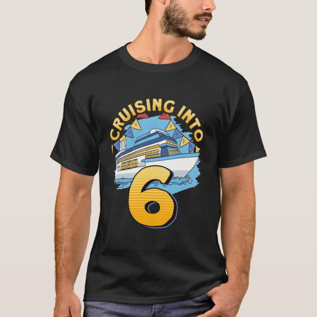 Kryssningsbåt Kryssar In I 6 Kryssningar T Shirt (Framsida)