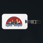 Kuala Lumpur Malaysia Retro City Skyline Cityscape Bagagebricka<br><div class="desc">Vintage- och reflexritorier med vackra skyliner,  attraktion och cityscape-konst. Coola skyscraper och byggnad silhuette illustrerar handelsvara för turister och resenärer. Perfekt som souvenir att ta med sig hem när man reser. Spara minnet av din resa och semester med familj och vänner. Bakgrunden till färg kan anpassas till färg.</div>