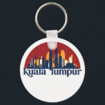 Kuala Lumpur Malaysia Retro City Skyline Cityscape Nyckelring<br><div class="desc">Vintage- och reflexritorier med vackra skyliner, attraktion och cityscape-konst. Coola skyscraper och byggnad silhuette illustrerar handelsvara för turister och resenärer. Perfekt som souvenir att ta med sig hem när man reser värld runt. Spara minnet av din resa och semester med familj och vänner. Bakgrunden till färg kan anpassas till färg....</div>