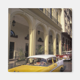 Kuba, Havanna. Färgglada Chevys från 1950-talet Magnet