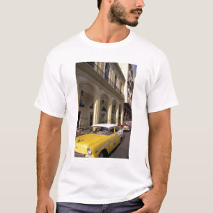 Kuba, Havanna. Färgglada Chevys från 1950-talet T-shirt