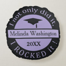 Kudde med anpassat namn för examen & år