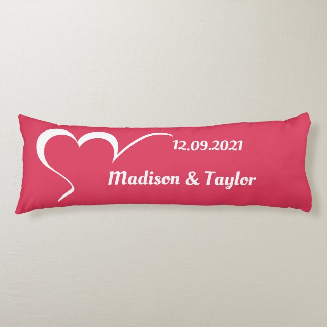 Kudde med anpassat namn och färg på stiliserat hjä (Framsidan)