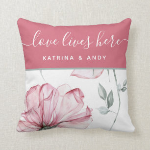 Kudde med namn - Love Lives Here