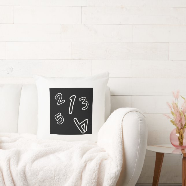 kudde med svart tema och räkningsnummer (Soffa)