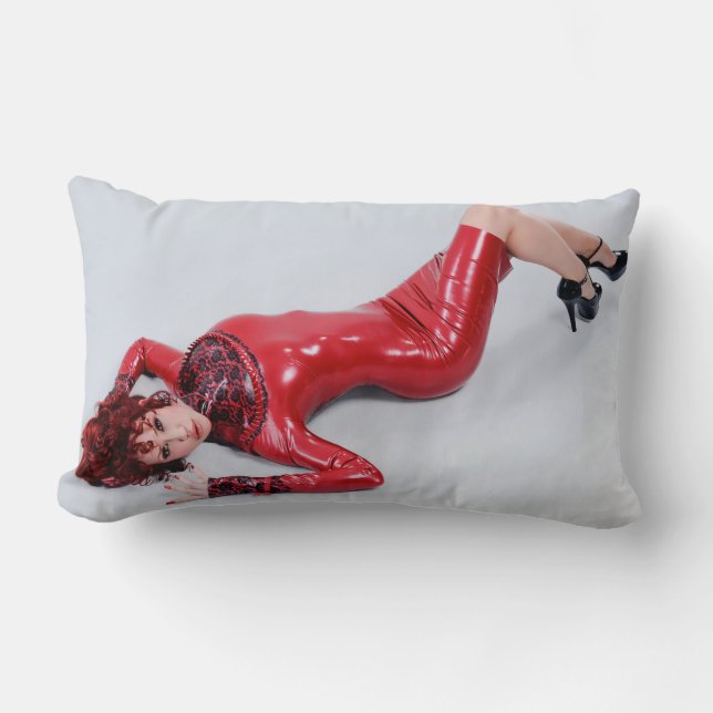 KUDDE - RÖD LATEXKLÄNNING - Bianca Beauchamp (Framsida)