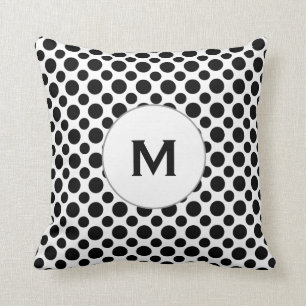 Kudder den initiala svart polka dots för kudde