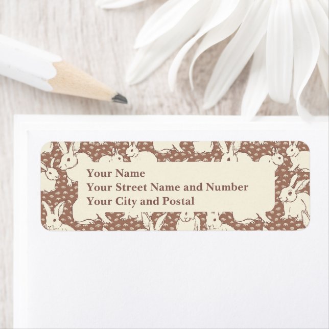 Kuddiskt Bunny Rabbits Bonanza - Mocha Mousse. Returadress Etikett (Insitu)