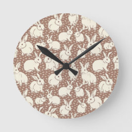 Kuddiskt Bunny Rabbits Bonanza - Mocha Mousse. Rund Klocka