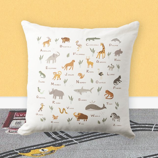 Kul ABC-djur för barn Kudde (Learn ABC Letters Children Jungle Safari Animals Throw Pillow©Susanne Sachers - Sunny Mind Design 🌞)