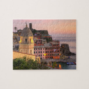Kullebyggd ort Vernazza på kvällen, Cinque Pussel