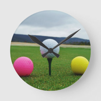 Kulöra golfbollar, bergutslagsplats rund klocka