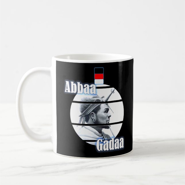Kulturtraditionen i Oromo Abbaa Gada Kaffemugg (Vänster)