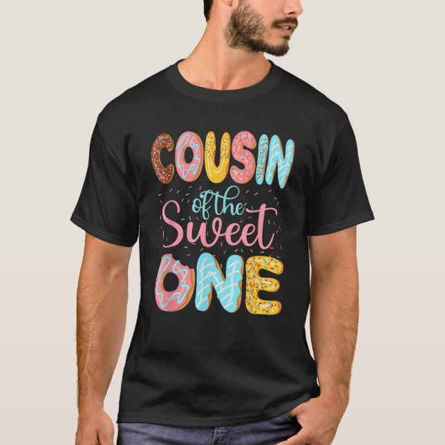Kumsin i Sweet One Cuz Donuts-familjen Matching T Shirt (Framsida)