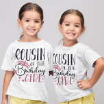 Kumsin till Birthday Girl Anpassningsbar Matching  T Shirt<br><div class="desc">Tittar du ett sätt att visa ditt stöd för din kusin på hennes födelsedag? Titta bara på våra anpassningsbar, matchande skjortor! De här skjortorna är perfekter för att fira med alla i din familj. Vare sig du kastar en liten party eller är värd för en stor sammankomst, så kommer de...</div>