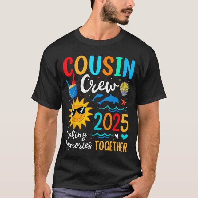 Kumsinbesättning 2025 Sommarbock Resa T Shirt (Framsida)