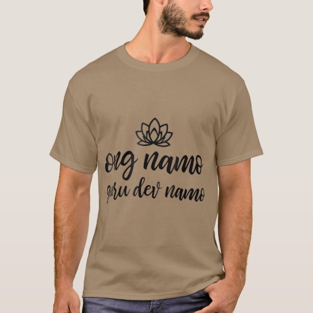 Kundalini Yoga Ong Namo Guru Dev Namo T Shirt (Framsida)