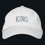 Kung Anpassningsbar-text utskriven Snyggt Handsome Broderad Keps<br><div class="desc">✔️ Premium Embroidery - "KUNG" namn,  sydd för ett högkvalitativt utseende ✔️ Justerbar passning - En storlek passar bäst med ett bekvämt band ✔️ Klassiskt Vita Färg - Mångsidig och snyggt för alla utrustningar ✔️ tålig och lättviktig - Perfekt för daglig bära,  sport eller avslappnad</div>