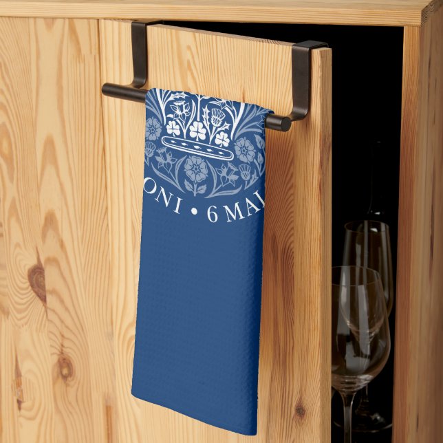 Kung Charles III Coronation Emblem, Royalet Souven Kökshandduk (Thirds Fold)