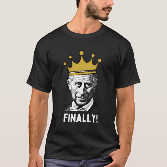 Kung Charles III i Coronation Memorabilia Py T Shirt (Framsida)
